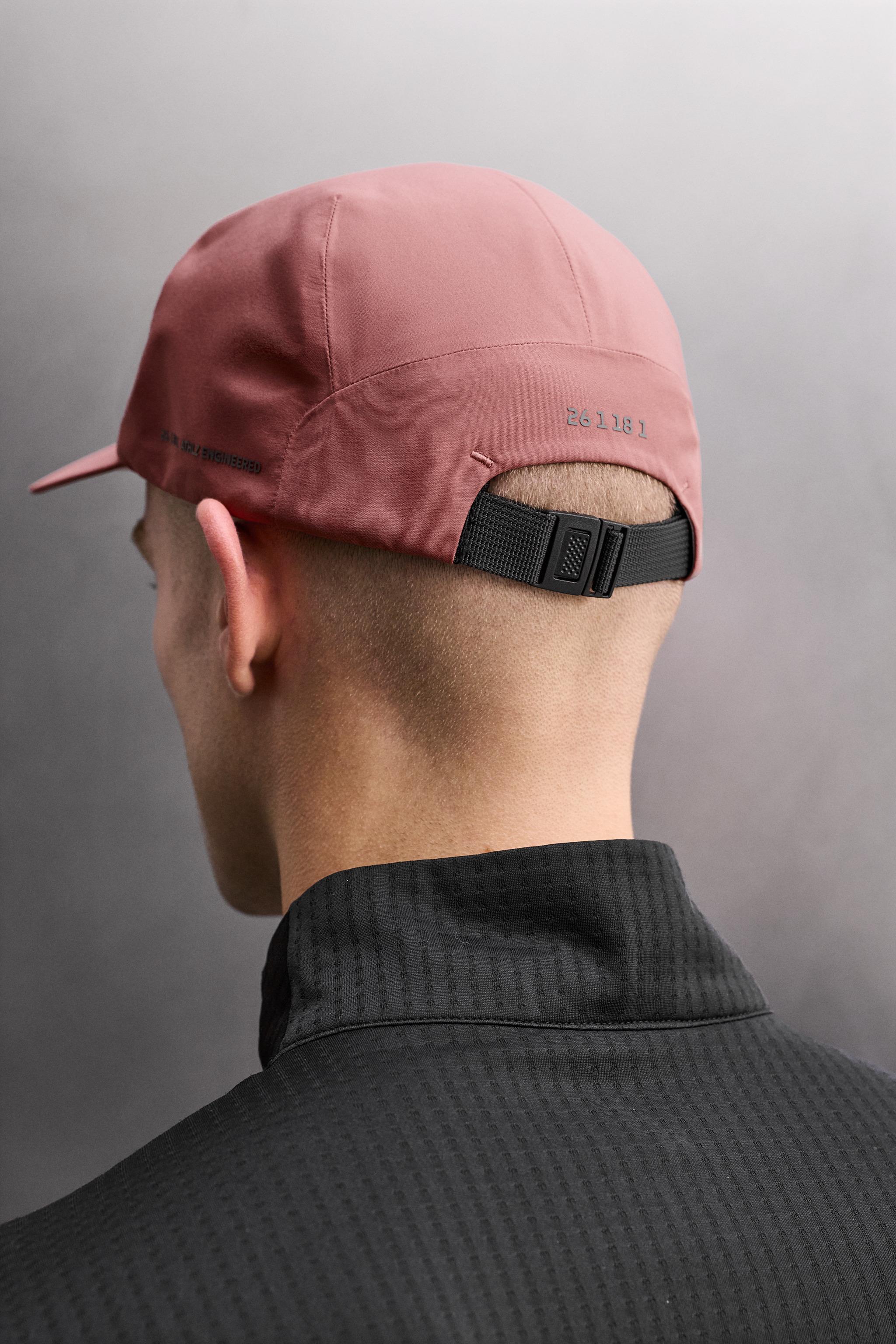 COMBINATION POCKET QUARTER-ZIP SWEATSHIRT